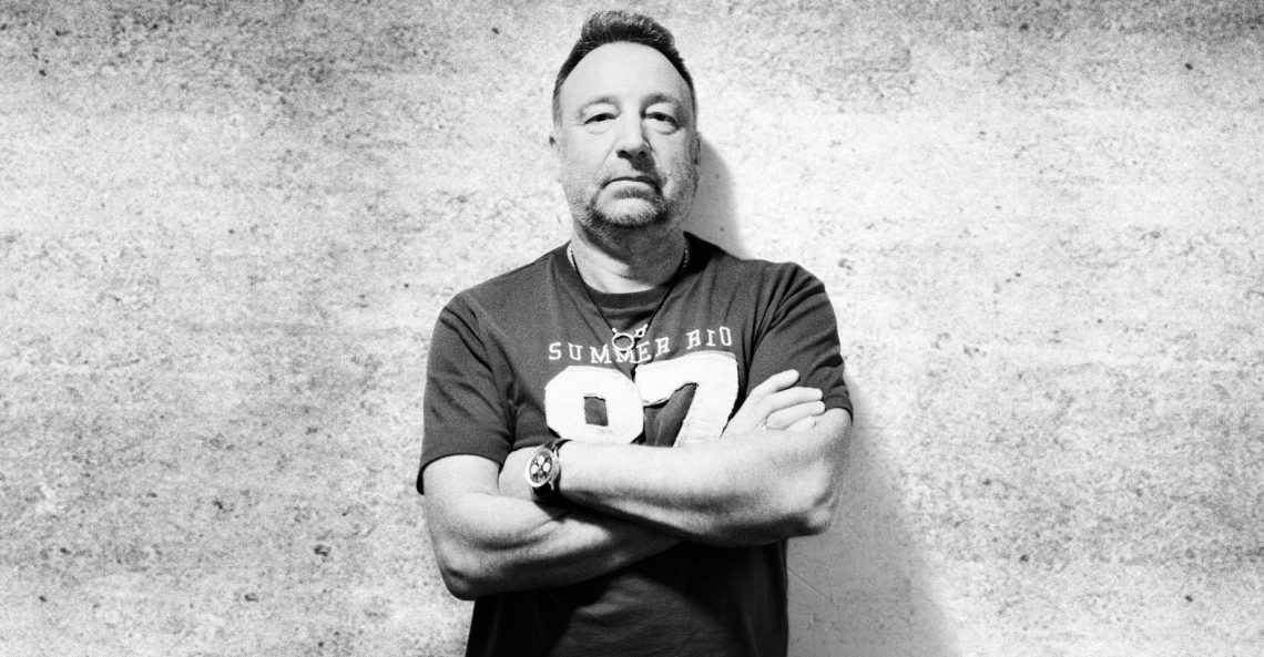 Ο Peter Hook θα παίξει ολόκληρο το Unknown Pleasures των Joy Division στο Ejekt Festival - Roxx.gr