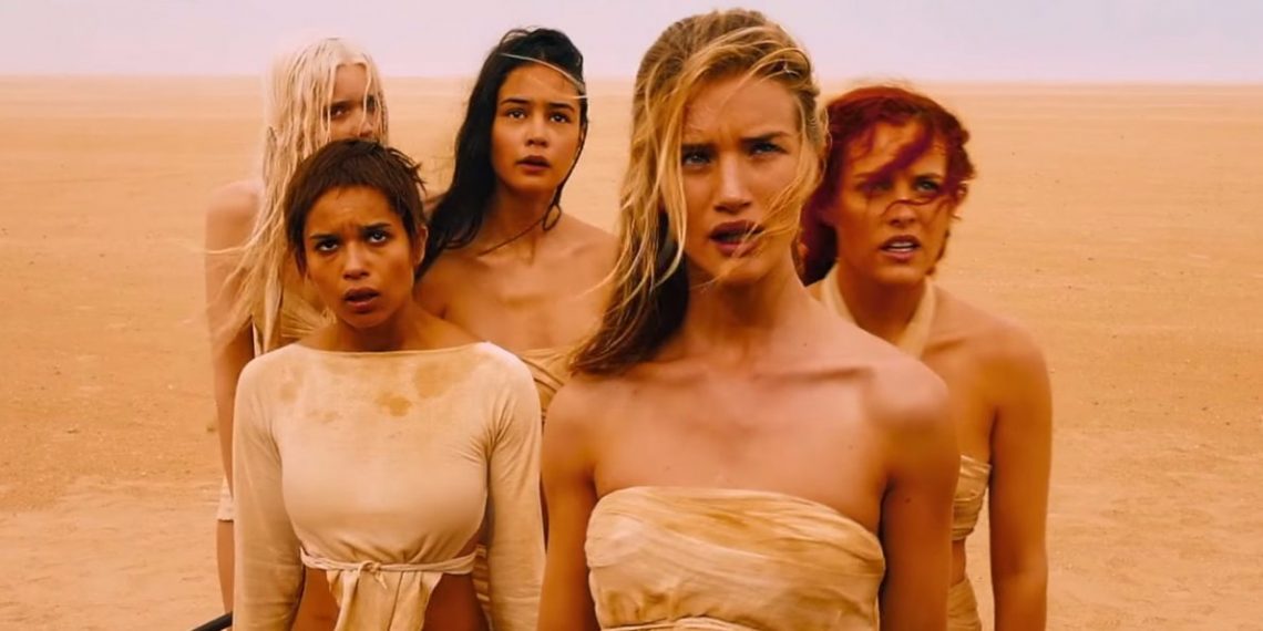 Από το Mad Max: Fury Road στην εντελώς γυμνή φωτογράφιση - Roxx.gr