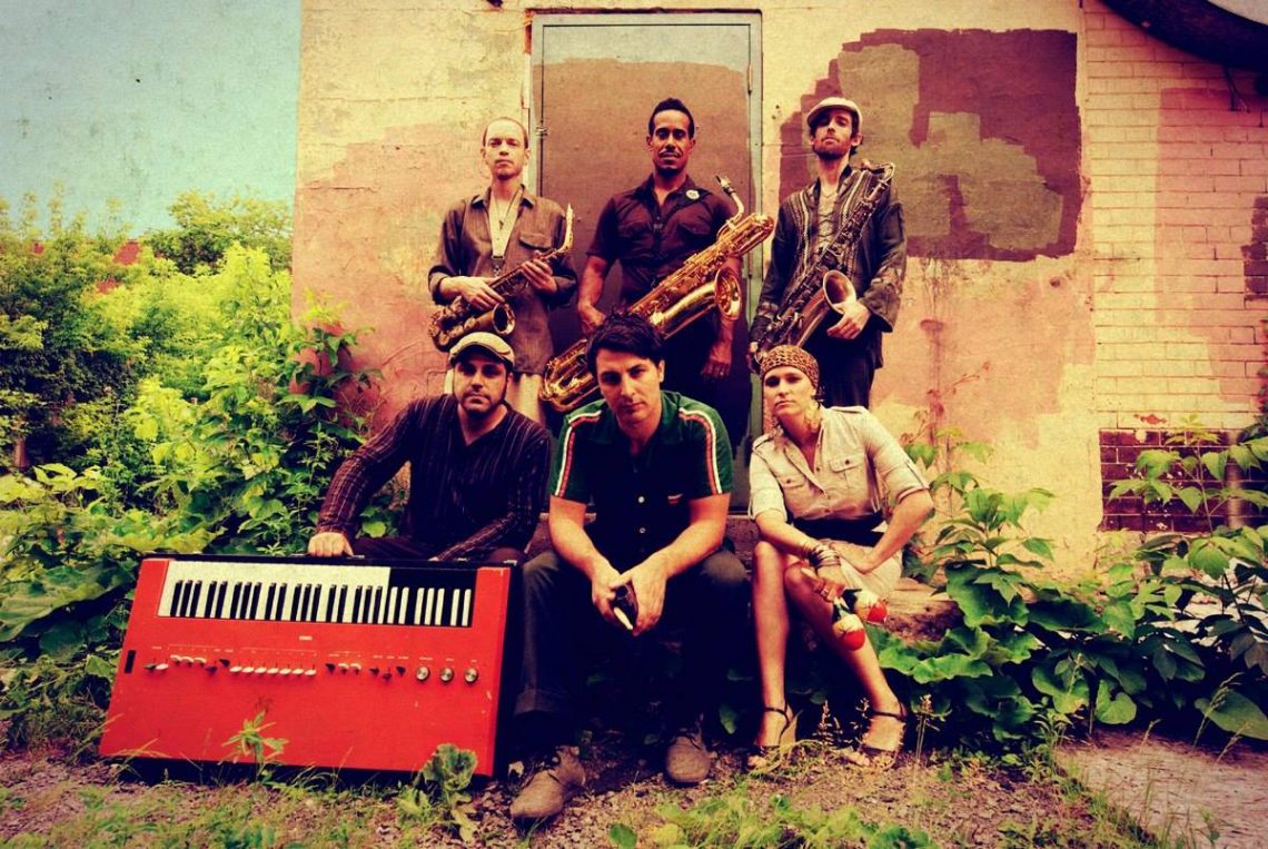 Τα 10 άλμπουμ που άλλαξαν την ζωή των The Souljazz Orchestra - Roxx.gr