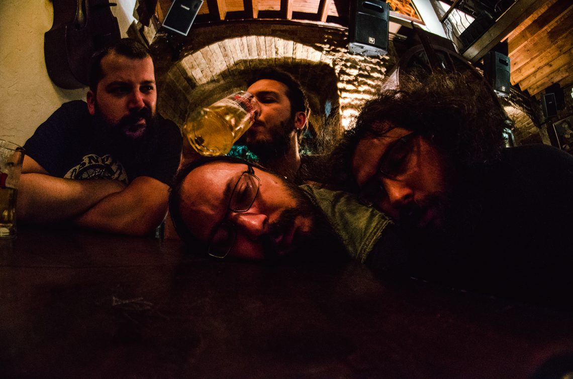 Οι Purple Dino σοβαρολογούν χωρίς να παίρνουν τον εαυτό τους στα σοβαρά - Roxx.gr