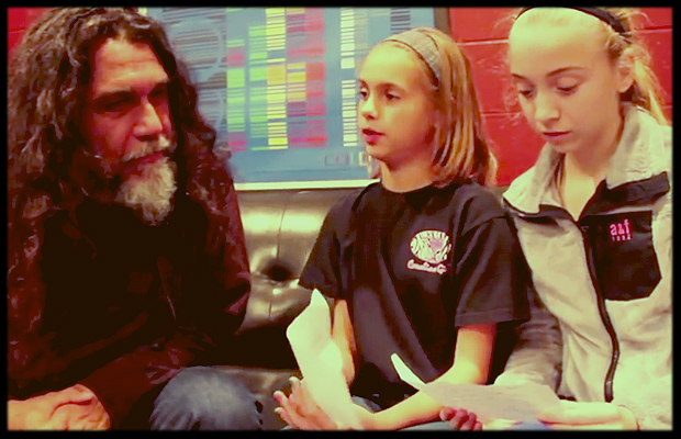 H απολαυστική συνέντευξη του Tom Araya σε 12χρονα κορίτσια!