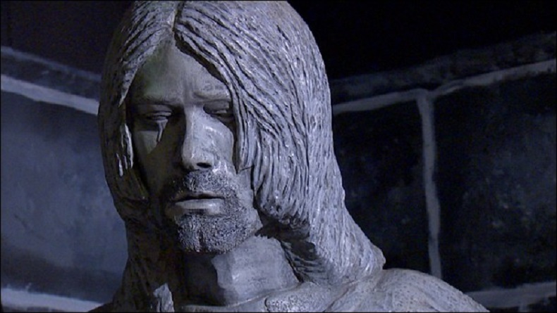 Η ανθρώπινη βλακεία στο απόγειο της στο άγαλμα του Kurt Cobain