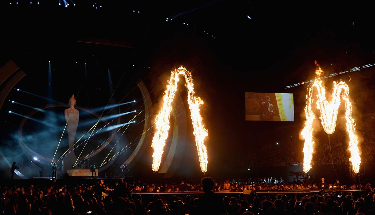 Δείτε την εμφάνιση των Arctic Monkeys στα Brit Awards
