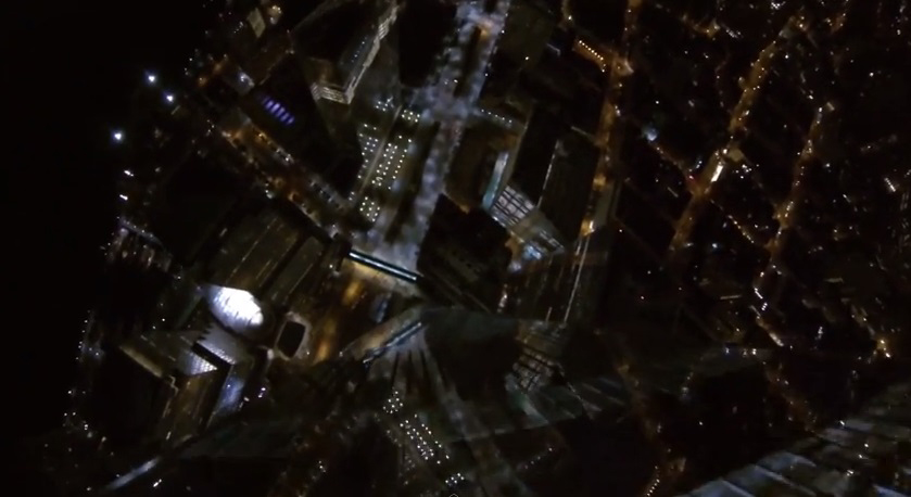 Δείτε τρεις τύπους να πηδάνε από ουρανοξύστη στη Νέα Υόρκη