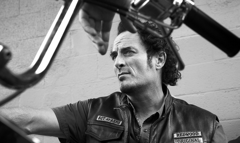 O Kim Coates πρέπει να πεθάνει (και συνήθως πεθαίνει)