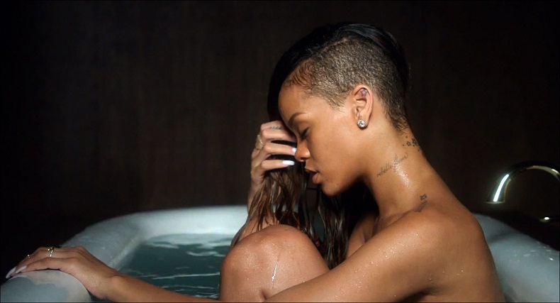 Επιτέλους η Rihanna τα πέταξε όλα