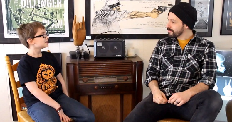 Πιτσιρικάς παίρνει συνέντευξη από τον κιθαρίστα των Dillinger Escape Plan