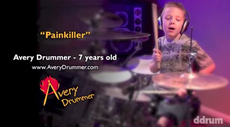 Επτάχρονος ντράμερ παίζει εξαιρετικά το Painkiller