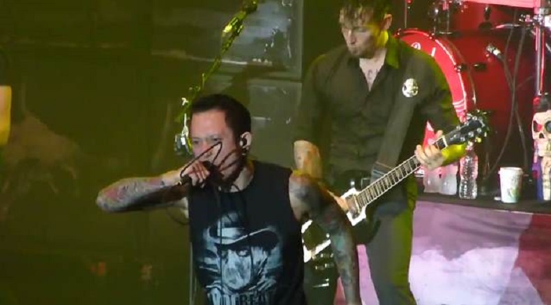 Ο Matt Heafy των Trivium στη σκηνή μαζί με τους Volbeat