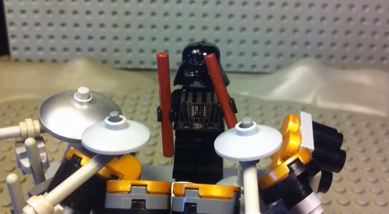 Ο Darth Vader παίζει metal!