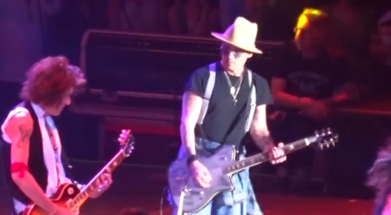 O Τζόνι Ντεπ ανέβηκε στη σκηνή με τους Aerosmith
