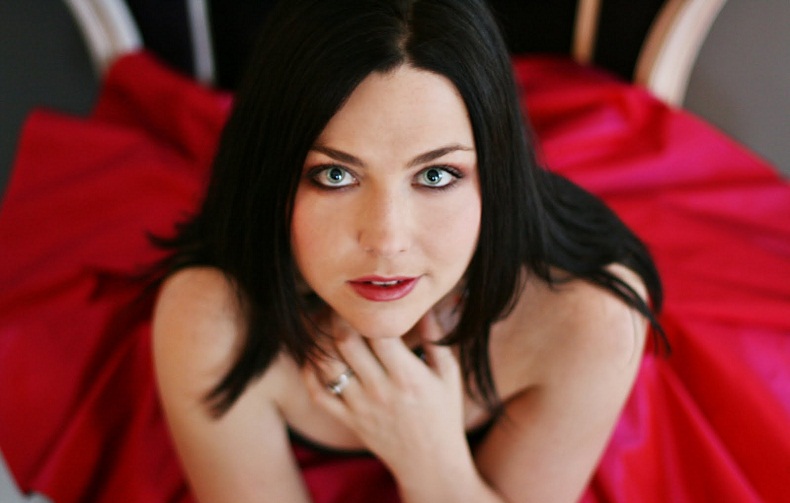 Ακούστε τη διασκευή της Amy Lee των Evanescence σε τραγούδι των Portishead