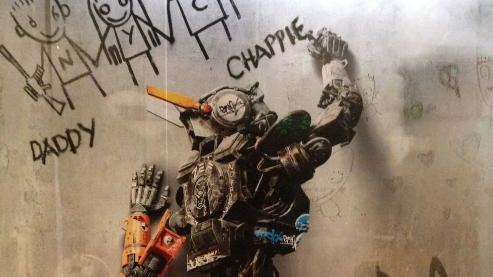 O Chappie είναι ένα ρομπότ που συμπεριφέρεται σαν άνθρωπος