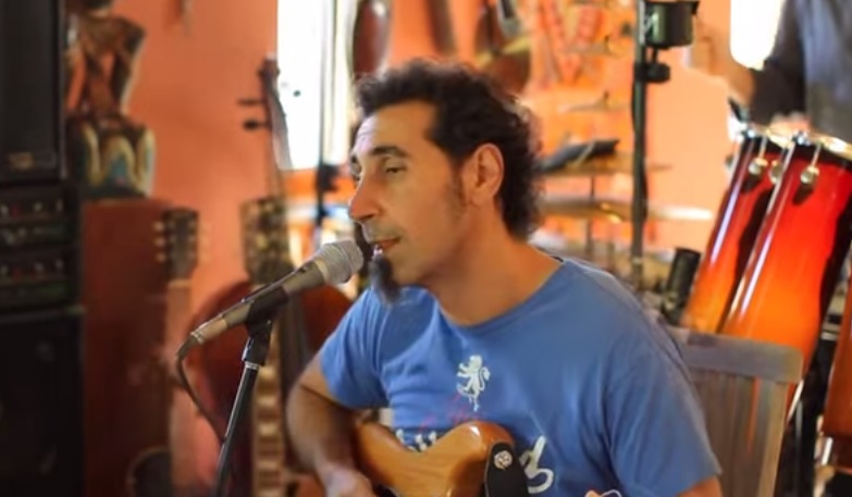 Ακούστε το τραγούδι του Serj Tankian για την βοήθεια στους Παλαιστίνιους της Γάζας