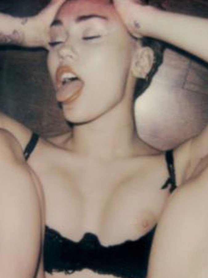 Miley-Cyrus-Bangers-Photos-For-V-Mag-02-675x900