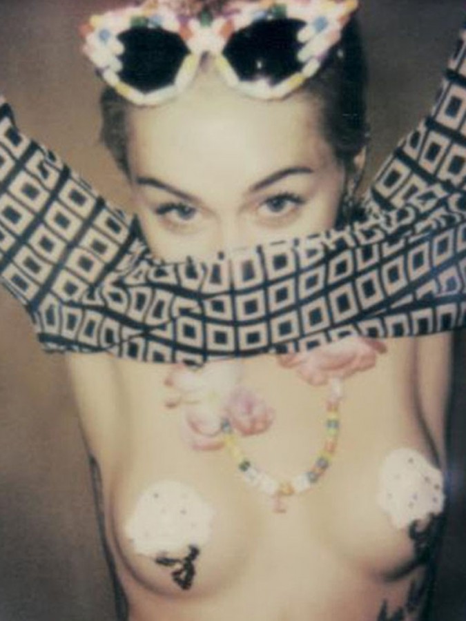 Miley-Cyrus-Bangers-Photos-For-V-Mag-07-675x900