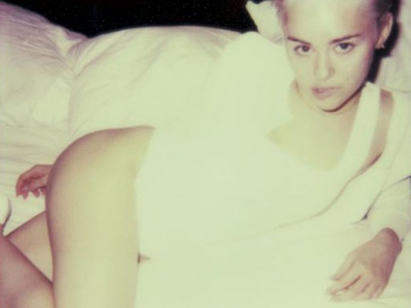 Miley-Cyrus-Bangers-Photos-For-V-Mag-10-580x435