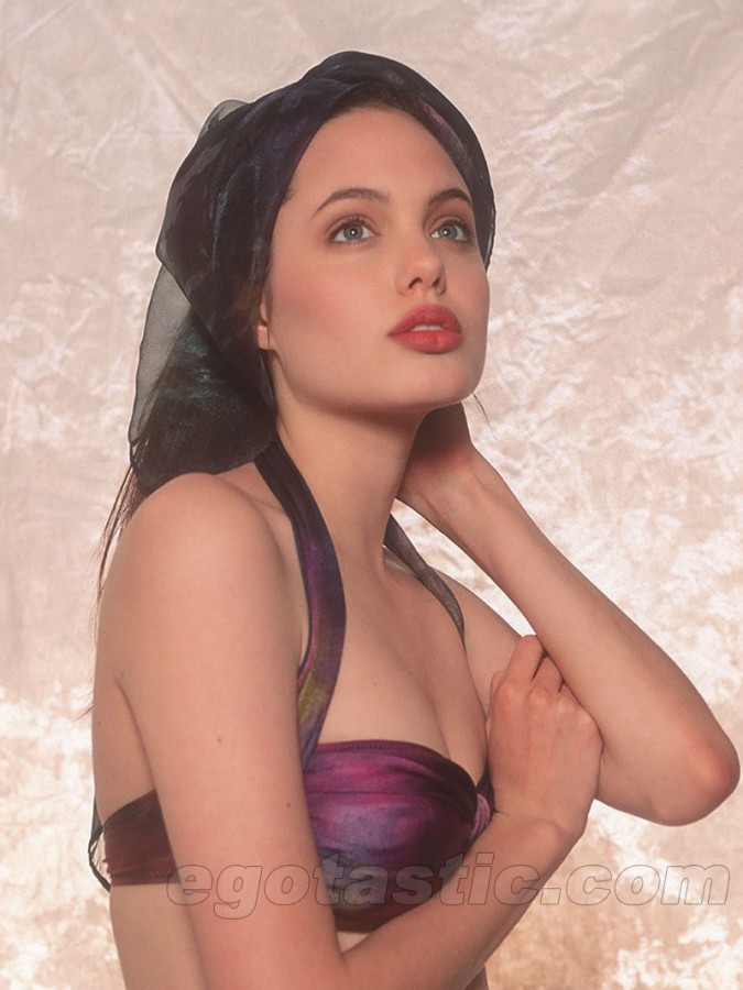 Angelina-Jolie-Wears-Swimsuits-Modeling-In-Photos-From-1991-26-675x900