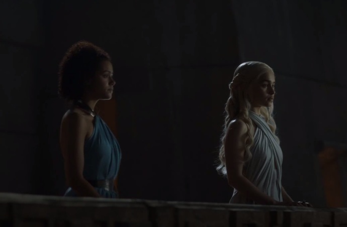 Η Μισαντέι… παρηγορεί την Ντενέρις σε μία κομμένη σκηνή από την 4η σεζόν του Game of Thrones