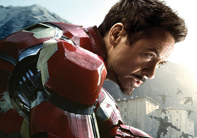 O Iron Man δείχνει χαλαρός στο νέο πόστερ των Avengers