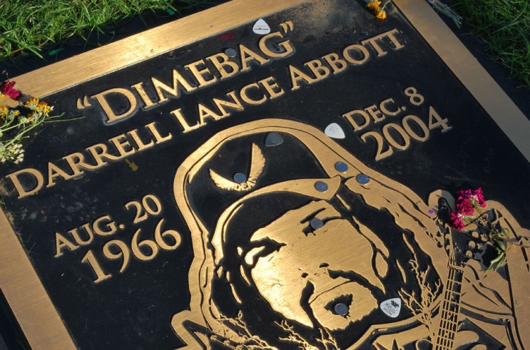 Χαμός με τον βανδαλισμό στον τάφο του Dimebag Darell, ζήτησε συγνώμη ο υπέυθυνος