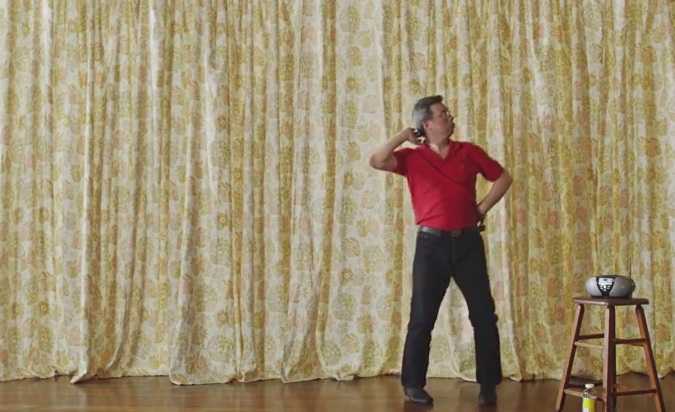Το νέο βίντεο των Blur μας μαθαίνει χορευτικές φιγούρες (για αρχάριους)