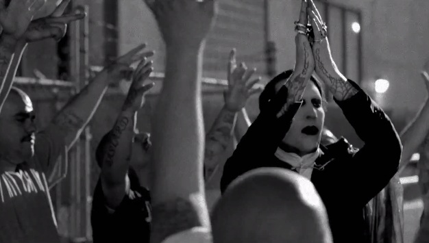 Το νέο βίντεο του Marilyn Manson μας θυμίζει ότι το Pale Emperor είναι δισκάρα