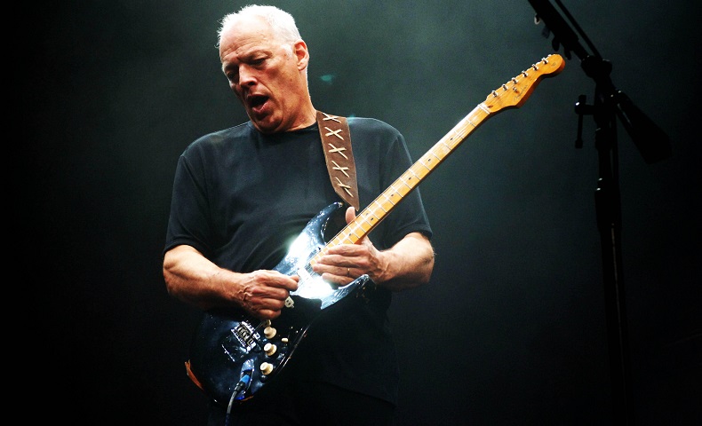 O David Gilmour στα 69 του τα δείχνει σε όλους με το καλύτερο καλοκαιρινό τραγούδι της χρονιάς