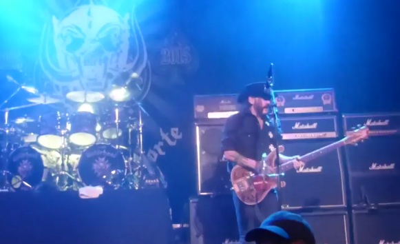 Σε πιάνει η ψυχή σου με το βίντεο που δείχνει τον Lemmy να αποχωρεί από τη σκηνή