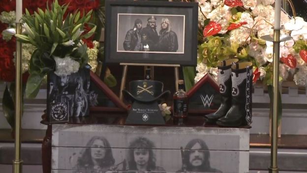 Συγκίνηση, γέλιο και τρελές ιστορίες: Αυτό ήταν το τελευταίο αντίο στον Lemmy