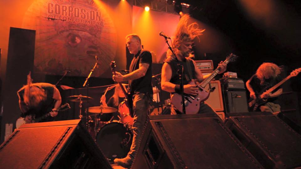 Ο James Hetfield ανέβηκε στη σκηνή με τους Corrosion of Conformity!