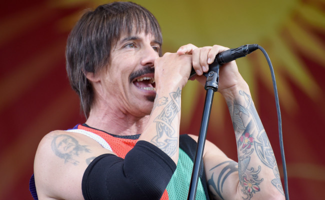 Εσπευσμένα στο νοσοκομείο ο τραγουδιστής των Red Hot Chili Peppers