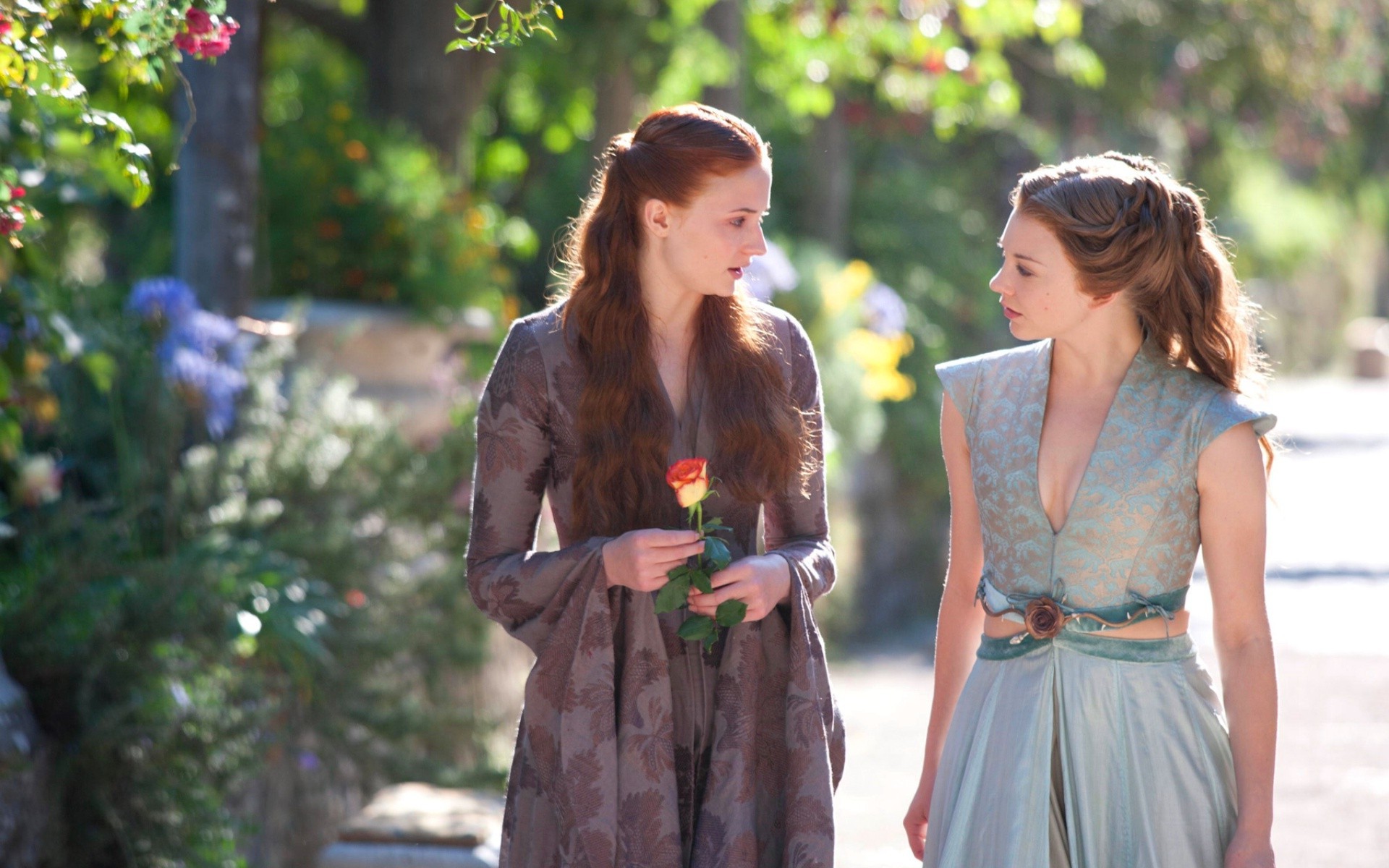 Η Σάνσα θέλει λεσβιακή σχέση με τη Νάταλι Ντόρμερ (και όχι μόνο) στο Game of Thrones