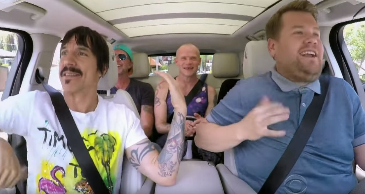 Οι Red Hot Chili Peppers κάνουν carpool karaoke στο καλύτερο βίντεο της χρονιάς!