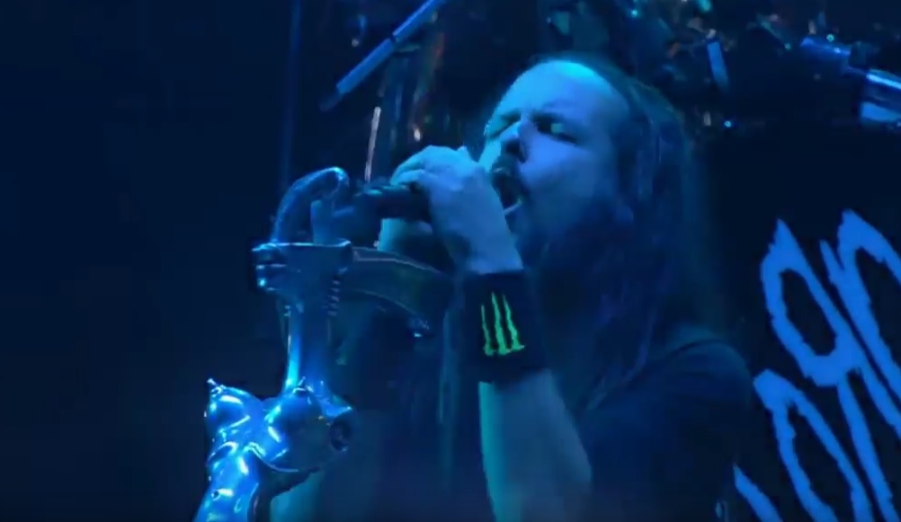 Δείτε τους Korn να παίζουν ζωντανά ένα νέο τους τραγούδι!