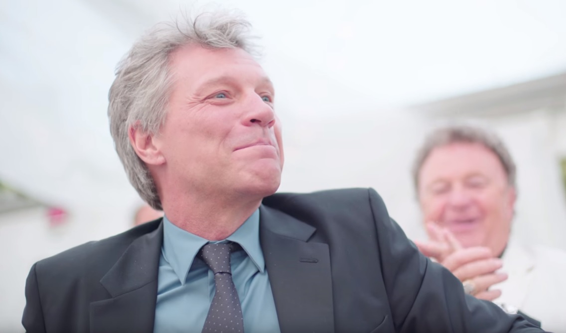 Θα λυπηθεί η ψυχή σας τον Jon Bon Jovi σε αυτό το βίντεο!