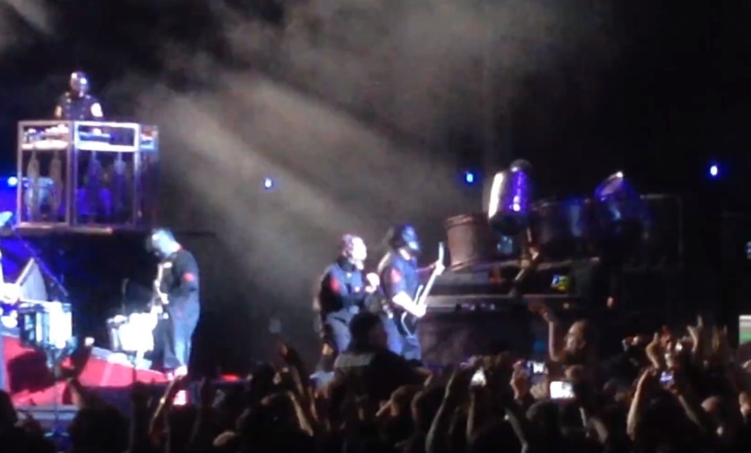 O Corey Taylor πέταξε άλλον ένα οπαδό των Slipknot έξω από συναυλία τους