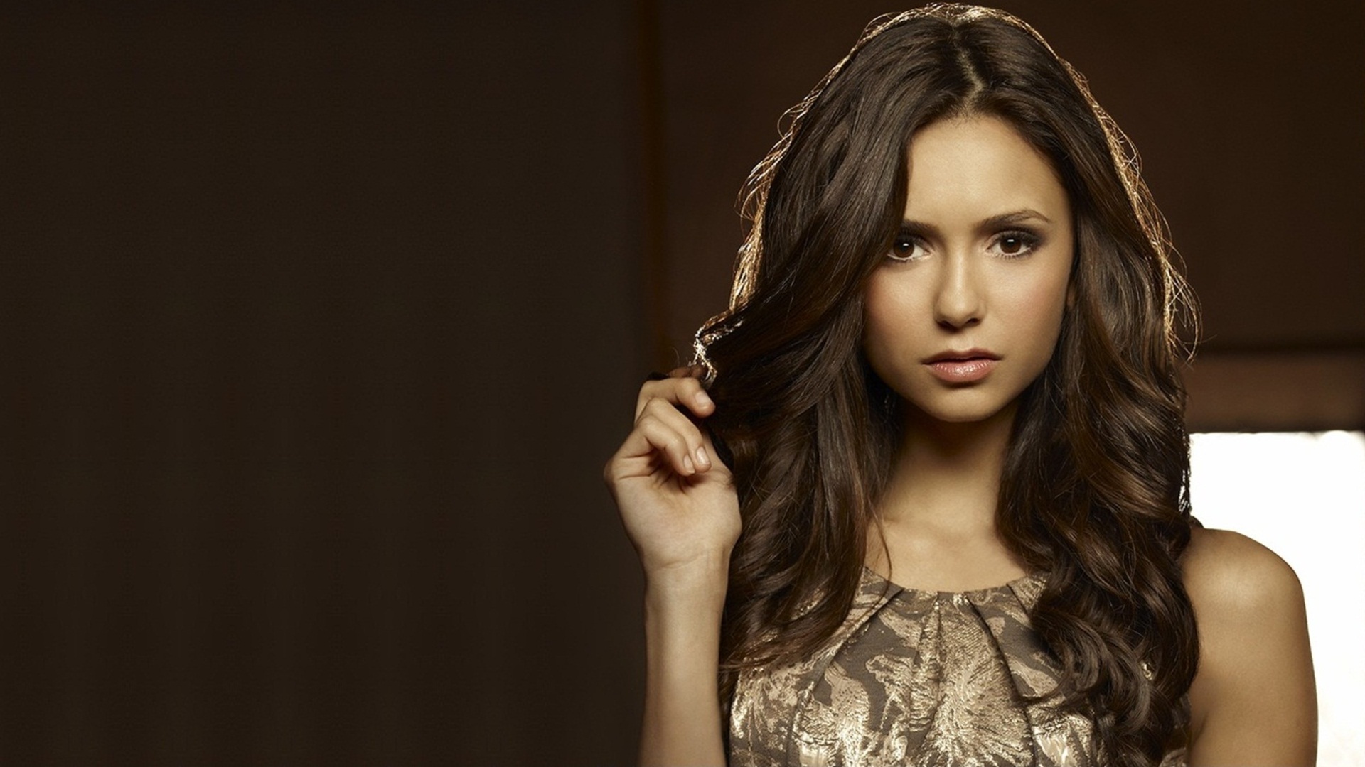 Το… ΣΟΚ της Nina Dobrev όταν της έπιασε το στήθος η συμπρωταγωνίστρια της