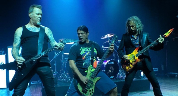 Δείτε τους Metallica να παίζουν ζωντανά για πρώτη φορά το Moth into Flame!