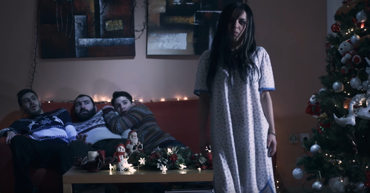 Αυτή η ελληνική μίνι-ταινία τρόμου θα σας κάνει επιφυλακτικούς με τα δώρα που σας φέρνουν
