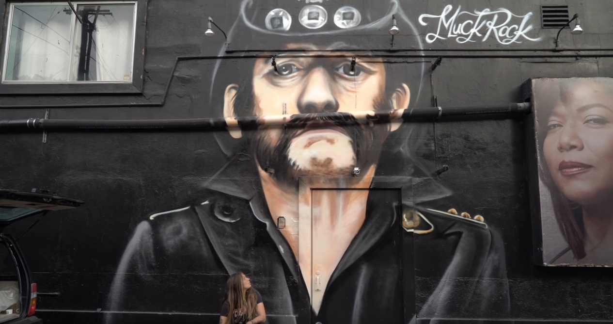 Έτσι φτιάχτηκε η εντυπωσιακή τοιχογραφία του Lemmy έξω από το Rainbow