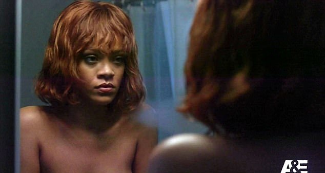 Τεράστια ανατροπή στο Bates Motel με τη γυμνή στο μπάνιο Rihanna