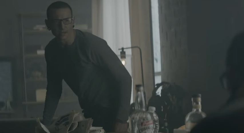 Στο νέο βίντεο των Linkin Park υπάρχει μεγάλος εκνευρισμός