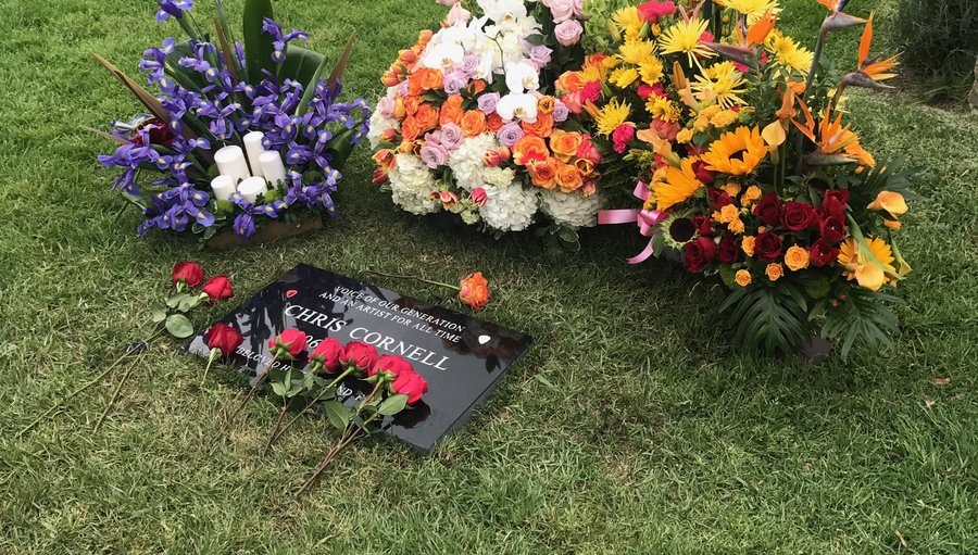 «Η φωνή της γενιάς μας» γράφει η πλάκα του Chris Cornell στο νεκροταφείο του Hollywood