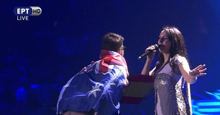Πέντε χρόνια φυλακή για… χουλιγκανισμό αντιμετωπίζει ο τύπος που έδειξε το κωλαράκι του στη Eurovision