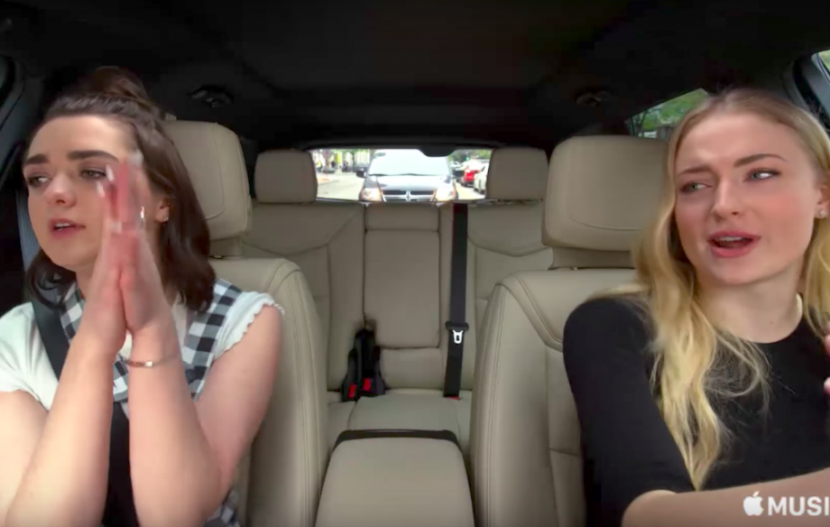 Οι αδελφές Σταρκ δίνουν ρεσιτάλ μέσα στο αυτοκίνητο του Carpool Karaoke