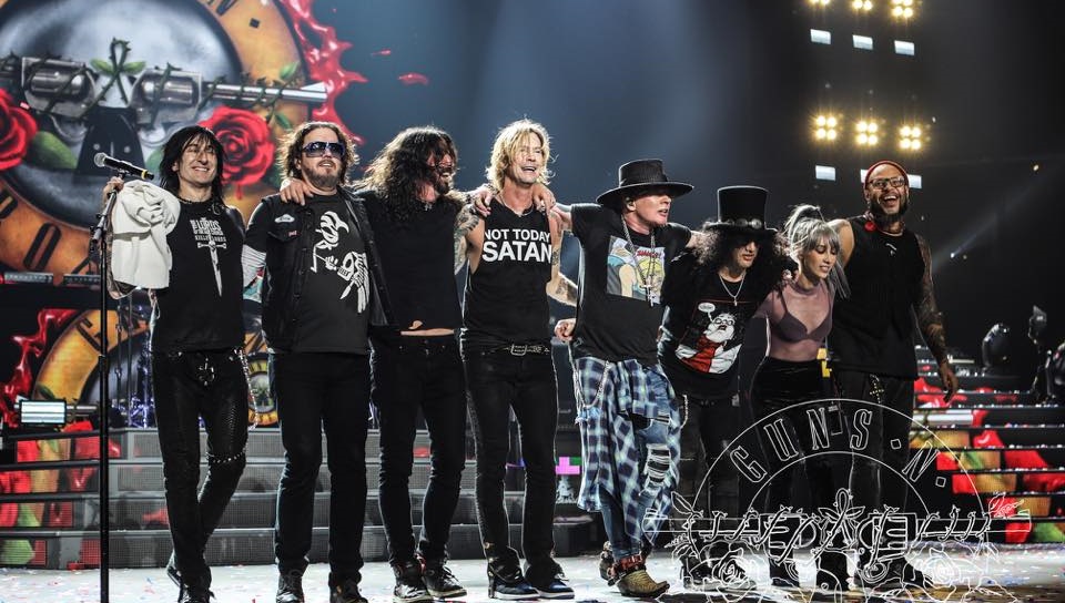 Ο Dave Grohl ανέβηκε στη σκηνή με τους Guns N’ Roses για το Paradise City