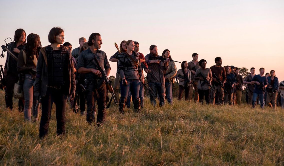 Οι φωτογραφίες για το φινάλε του Walking Dead μας προετοιμάζουν για ένα δυνατό φλασμπάκ
