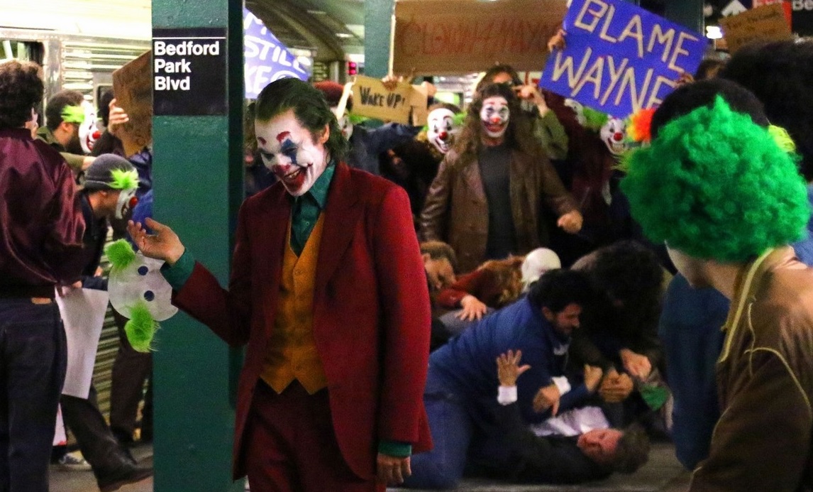O Joker προκαλεί... εξέγερση στο μετρό της Νέας Υόρκης!