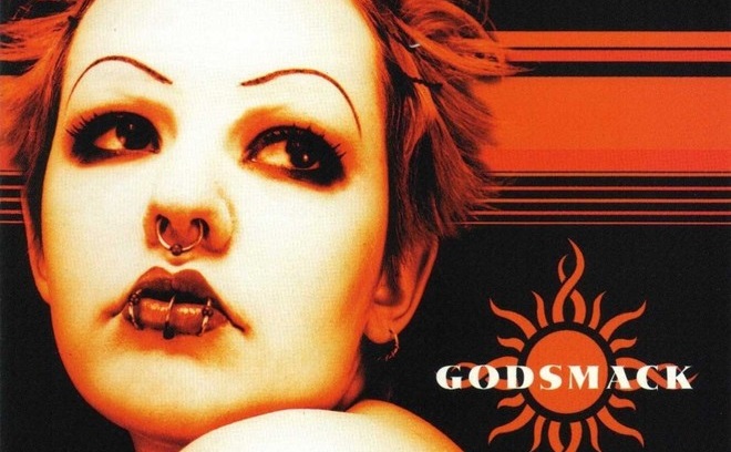 Έτσι είναι σήμερα η γυναίκα από το εξώφυλλο του πρώτου άλμπουμ των Godsmack